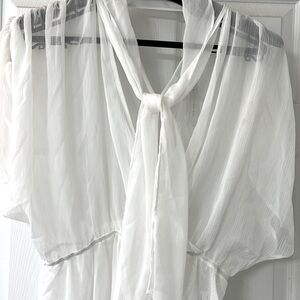 NWT NY&C LARGE KEYHOLE WHITE SUMMER TOP/BLOUSE